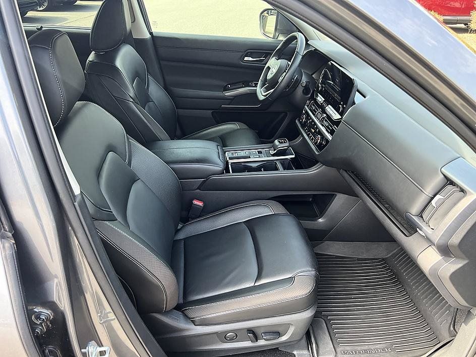 Certified 2024 Nissan Pathfinder SL w/ SL Premium Package FWD image 17
