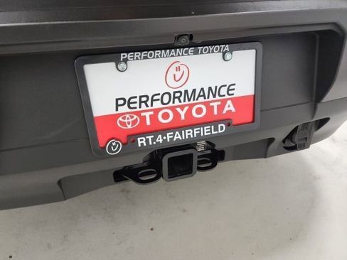 Used 2023 Nissan Pathfinder SV w/ SV Premium Package AWD/4WD image 39