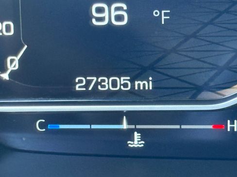 Used 2024 GMC Yukon XL SLT w/ SLT Luxury Package image 17