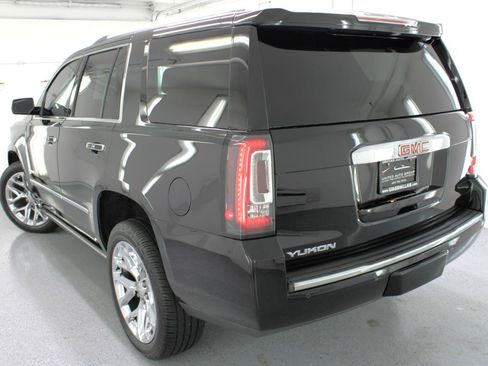 Used 2020 GMC Yukon Denali w/ Denali Premium Package AWD/4WD image 32