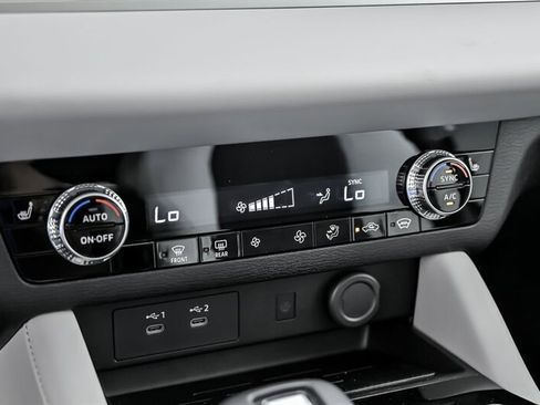 New 2025 Mitsubishi Outlander SE image 22