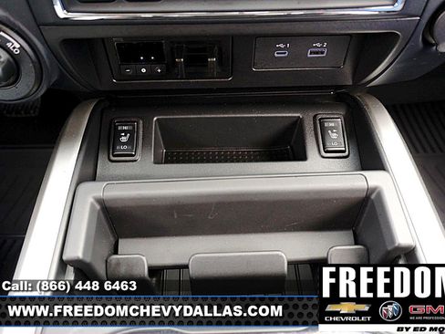 Used 2024 Nissan Titan SV w/ SV Convenience Package image 46