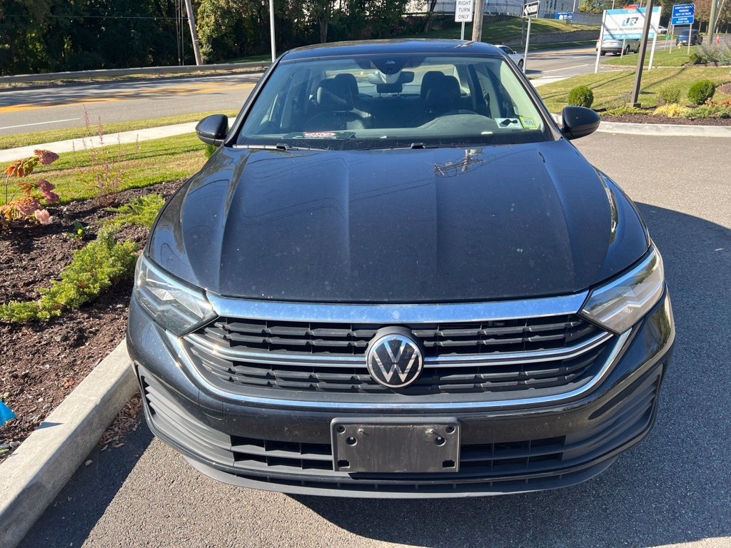 Used 2023 Volkswagen Jetta SE FWD image 2