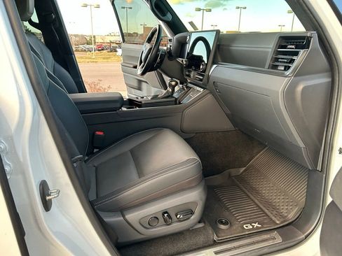 Used 2024 Lexus GX 550 image 31
