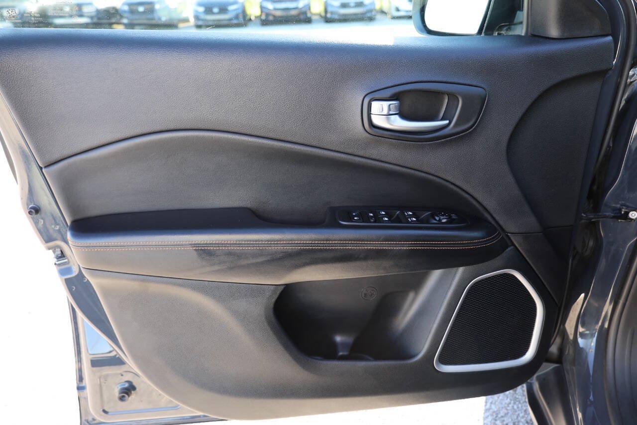 Used 2018 Jeep Compass Limited AWD/4WD image 12