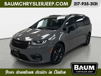 Used 2025 Chrysler Pacifica Limited