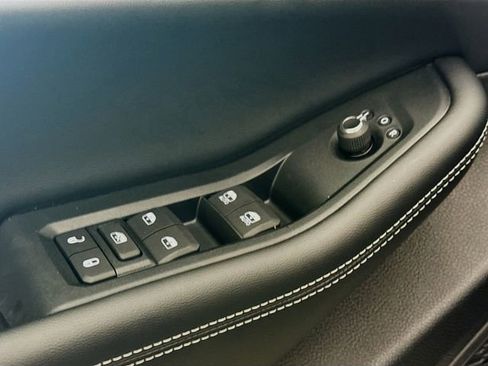 New 2025 Jeep Grand Cherokee Laredo image 17