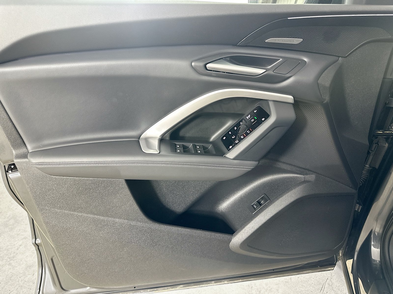 Used 2025 Audi Q5 Premium w/ Premium Plus AWD/4WD image 16