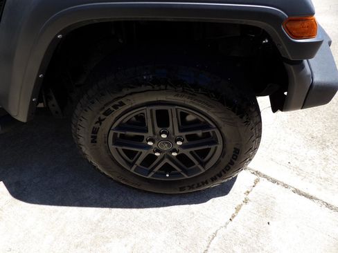 Used 2024 Jeep Wrangler Unlimited Sport image 21