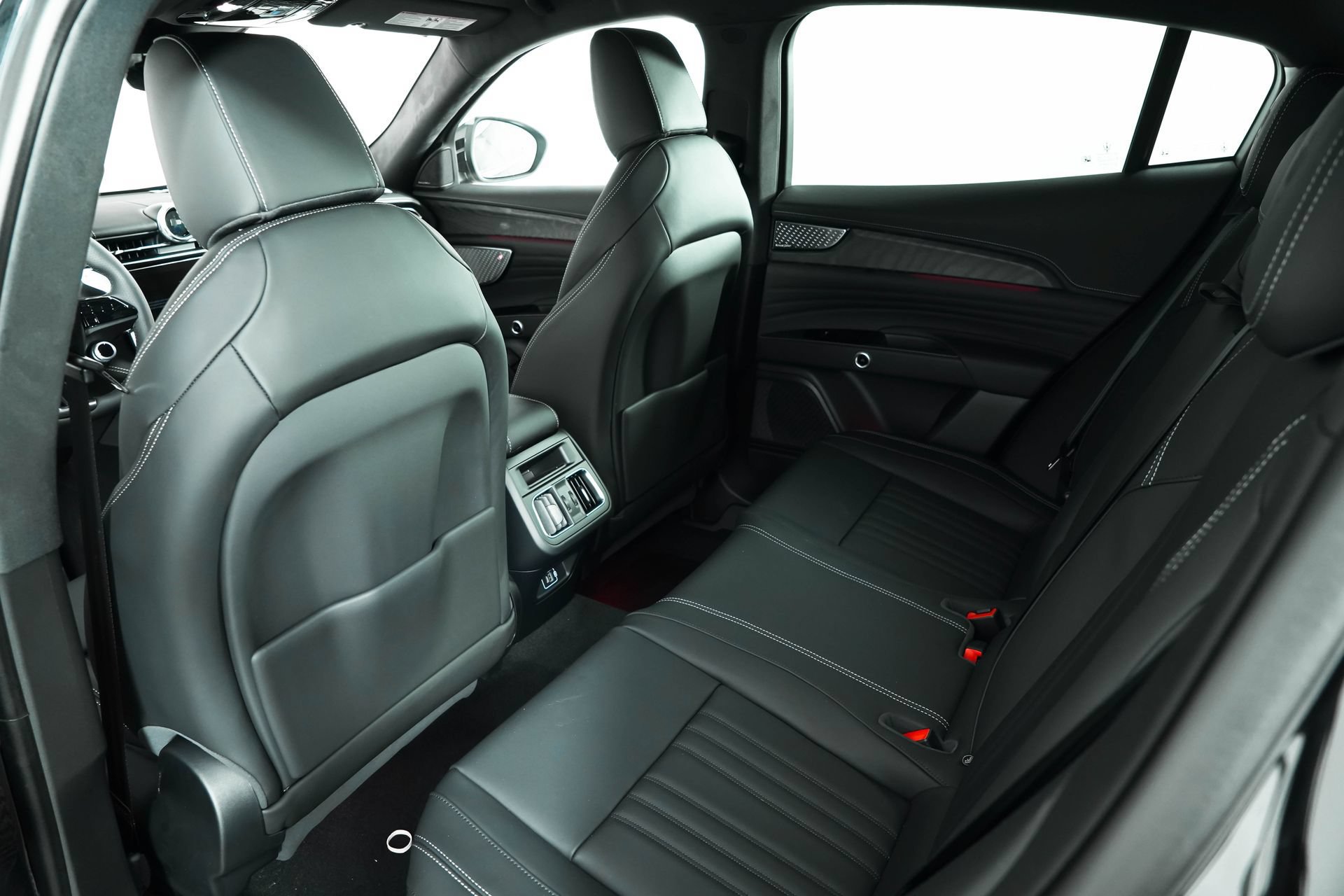 Used 2025 Maserati Grecale GT AWD/4WD image 25