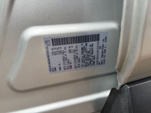 Used 2025 Nissan Rogue SV FWD image 31