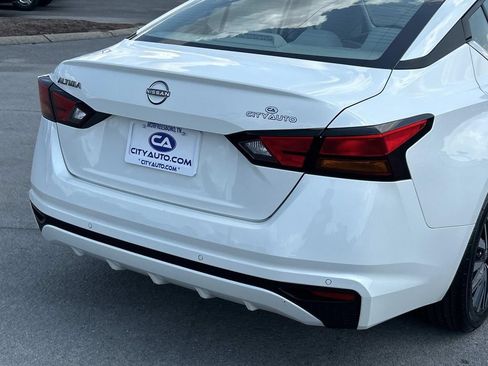 Used 2025 Nissan Altima 2.5 SV FWD image 13