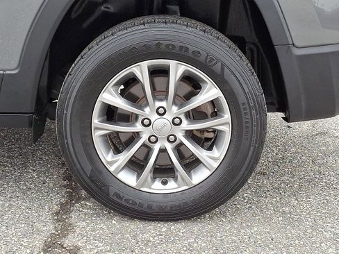 Used 2021 Jeep Cherokee Latitude Lux w/ Comfort/Convenience Group image 8