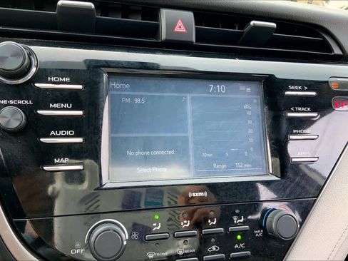 Used 2020 Toyota Camry LE image 31