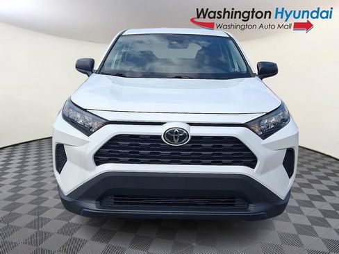 Used 2022 Toyota RAV4 LE FWD image 2