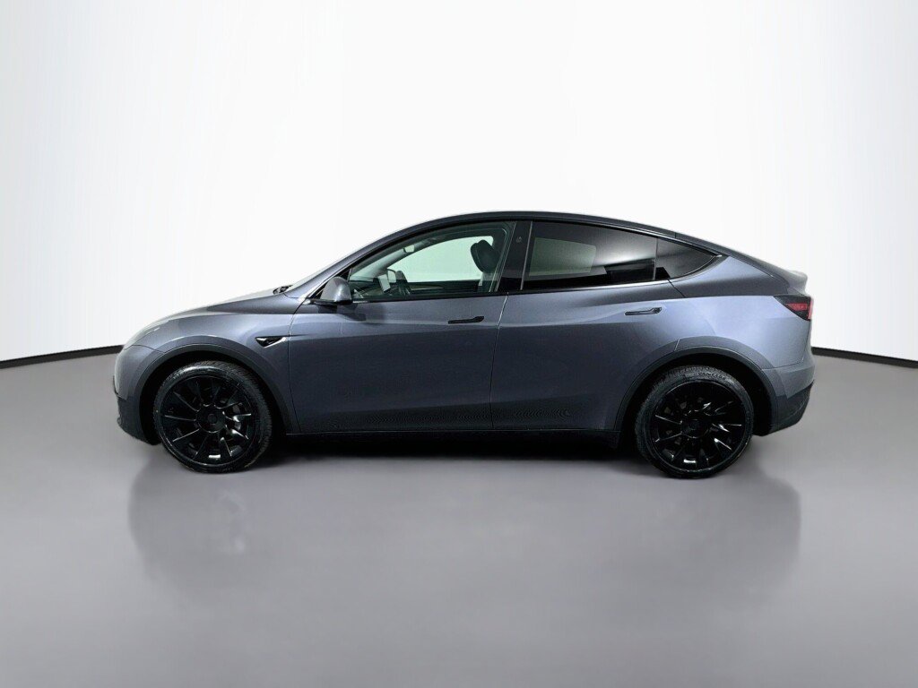 Used 2023 Tesla Model Y Long Range AWD/4WD image 2
