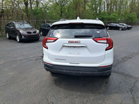 Used 2023 GMC Terrain SLE w/ Driver Convenience Package FWD image 9