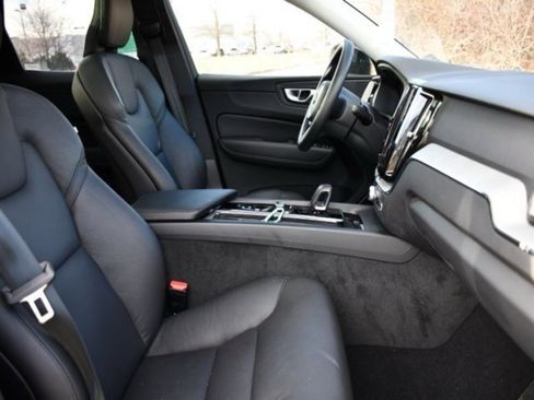 Certified 2025 Volvo XC60 B5 Plus image 27