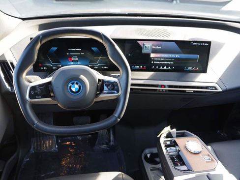 Used 2025 BMW iX xDrive50 w/ Premium Package image 7