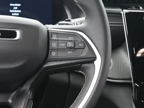 Used 2024 Jeep Grand Cherokee Laredo image 29