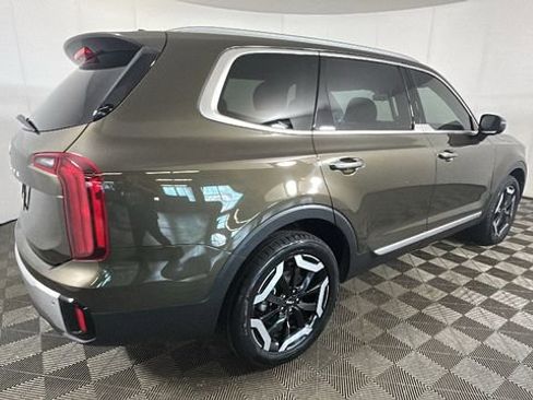 Used 2024 Kia Telluride S FWD image 3