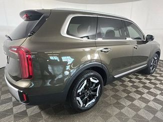 Used 2024 Kia Telluride S FWD video 3