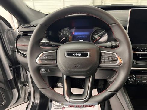 Used 2025 Jeep Compass Trailhawk AWD/4WD image 41