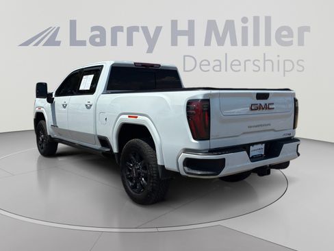 Used 2024 GMC Sierra 2500 AT4 w/ AT4 Premium Plus Package AWD/4WD image 3