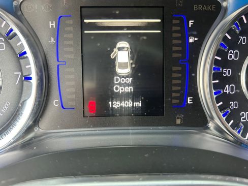 Used 2015 Chrysler 200 Limited w/ Convenience Group image 16