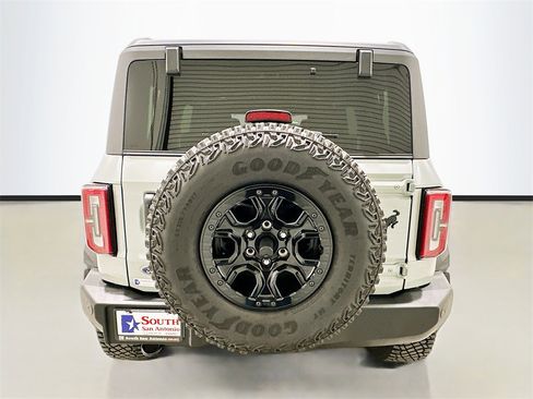 Used 2024 Ford Bronco Wildtrak image 6