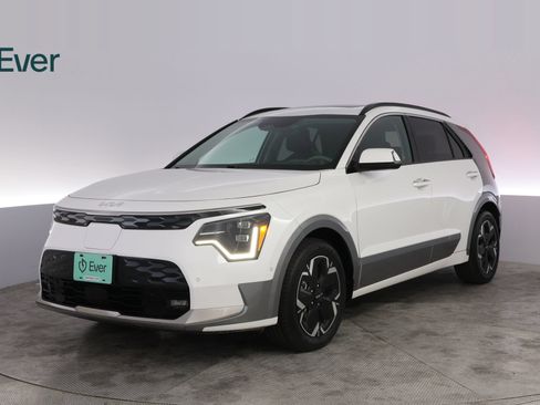 Used 2024 Kia Niro Wave w/ Wave Preserve Package FWD image 2