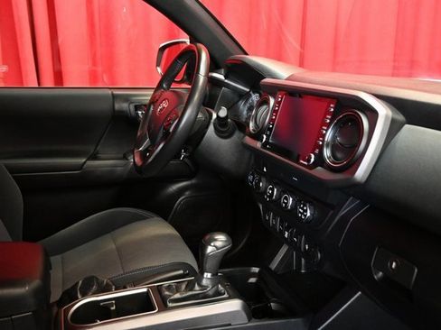 Certified 2020 Toyota Tacoma TRD Off-Road image 14