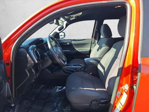 Used 2018 Toyota Tacoma TRD Off-Road image 10