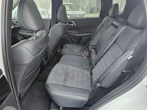 Used 2024 Mitsubishi Outlander SE image 10