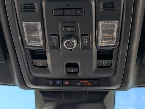Used 2023 Cadillac Escalade Premium Luxury AWD/4WD image 21