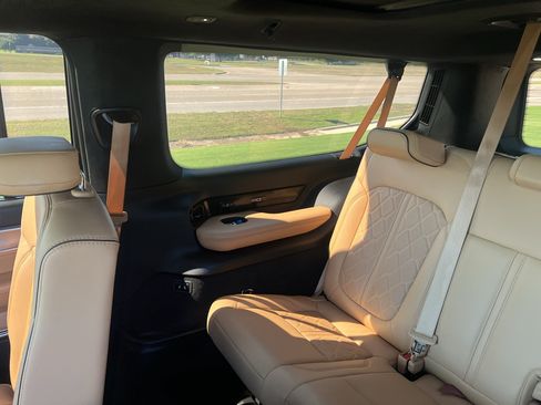 Used 2023 Jeep Grand Wagoneer L Series III w/ HD Trailer Tow Package AWD/4WD image 21