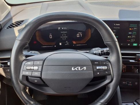 Used 2026 Kia Sportage LX FWD image 11