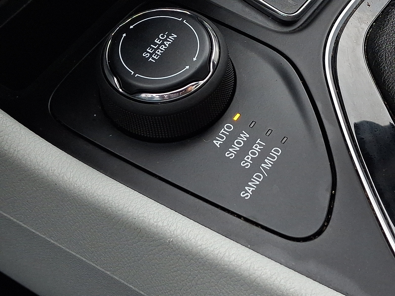 Certified 2019 Jeep Cherokee Limited AWD/4WD image 24
