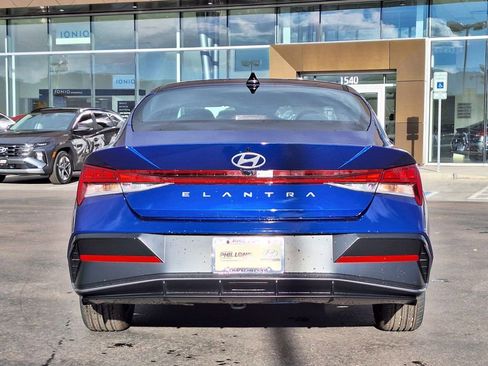 Used 2024 Hyundai Elantra SEL w/ Convenience Package image 4