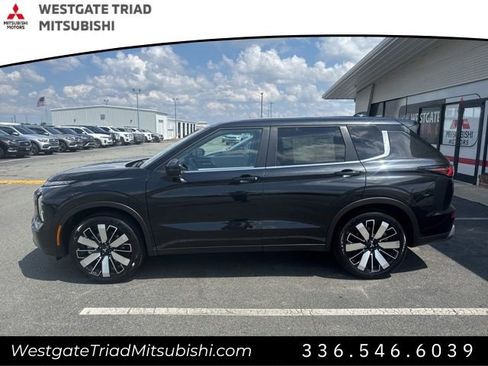 New 2025 Mitsubishi Outlander SE image 5