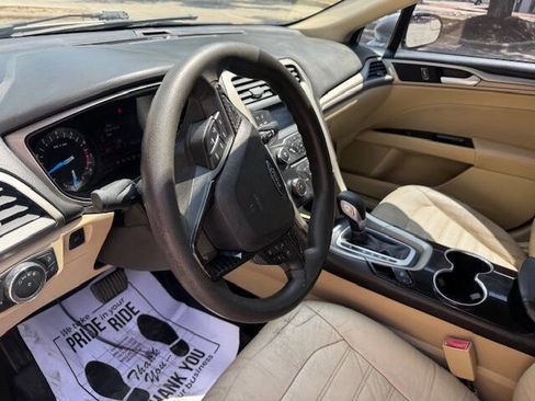 Used 2016 Ford Fusion SE image 28