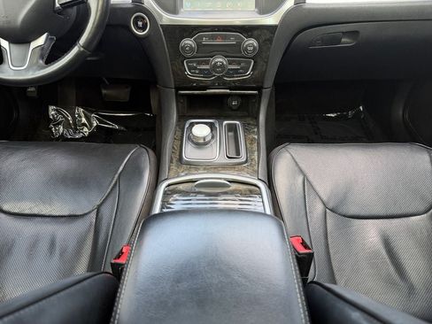 Used 2016 Chrysler 300 C RWD image 12