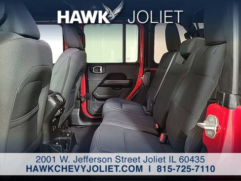 Used 2024 Jeep Wrangler Sahara image 12