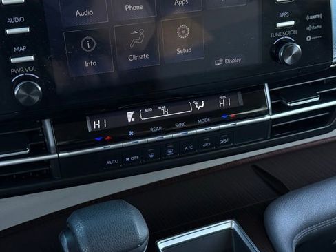 Used 2021 Toyota Sienna LE image 23