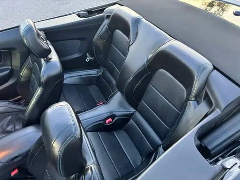 Used 2022 Ford Mustang Convertible RWD image 18