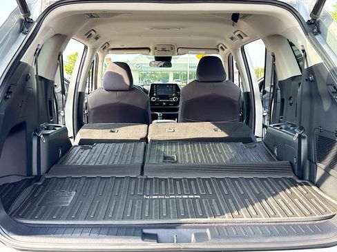 Used 2020 Toyota Highlander LE AWD/4WD image 7