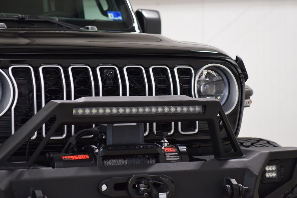 Used 2025 Jeep Wrangler Unlimited Sahara AWD/4WD image 9