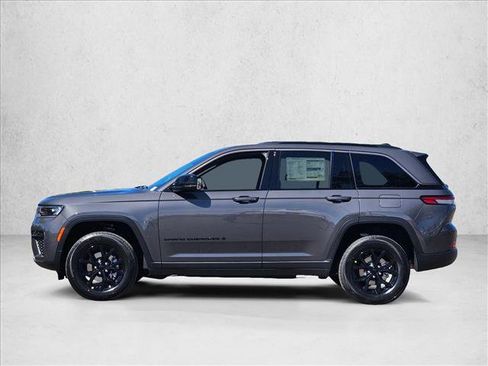 New 2026 Jeep Grand Cherokee Altitude image 5