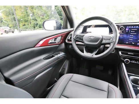 Used 2026 Chevrolet Traverse Z71 w/ LPO, Floor Liner Package AWD/4WD image 6