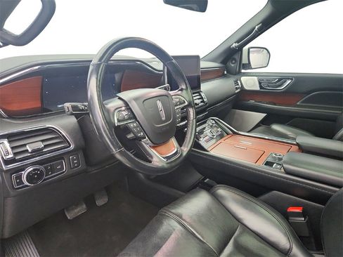 Used 2021 Lincoln Navigator Reserve image 10